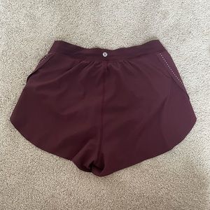 Lululemon Find Your Pace 3” HR shorts